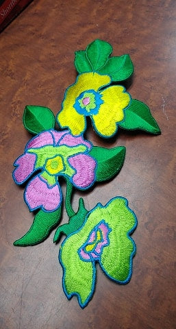 Three Flowers Patch - HalfMoonMusic