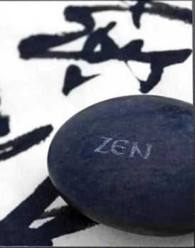 Galet Zen Sur Calligraphie Art Print - HalfMoonMusic