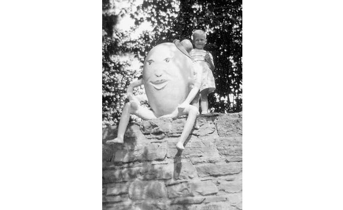 Humpty Dumpty Greeting Card - HalfMoonMusic
