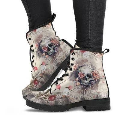 Women's Oversized Printed Skull Size 8.5 Boots
