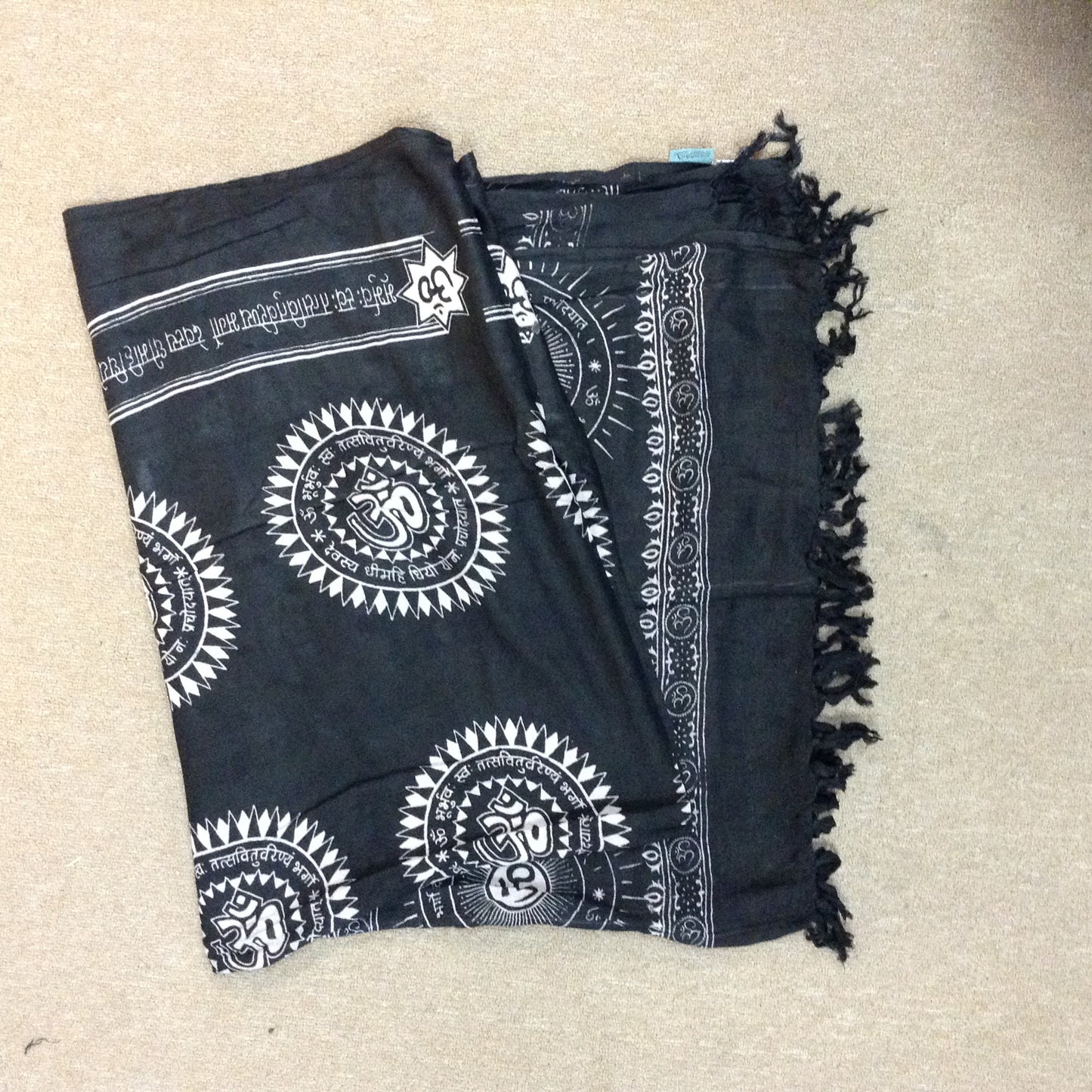 Circle Om Print Sarong - HalfMoonMusic