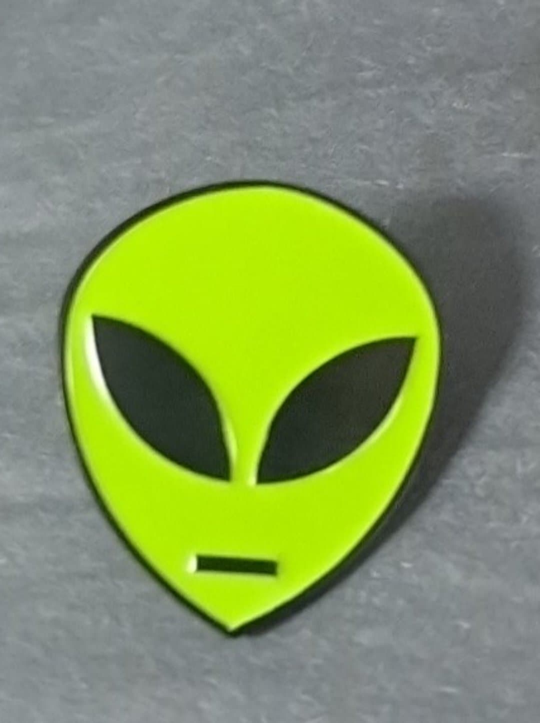 Classic Alien Green Hat Pin - HalfMoonMusic