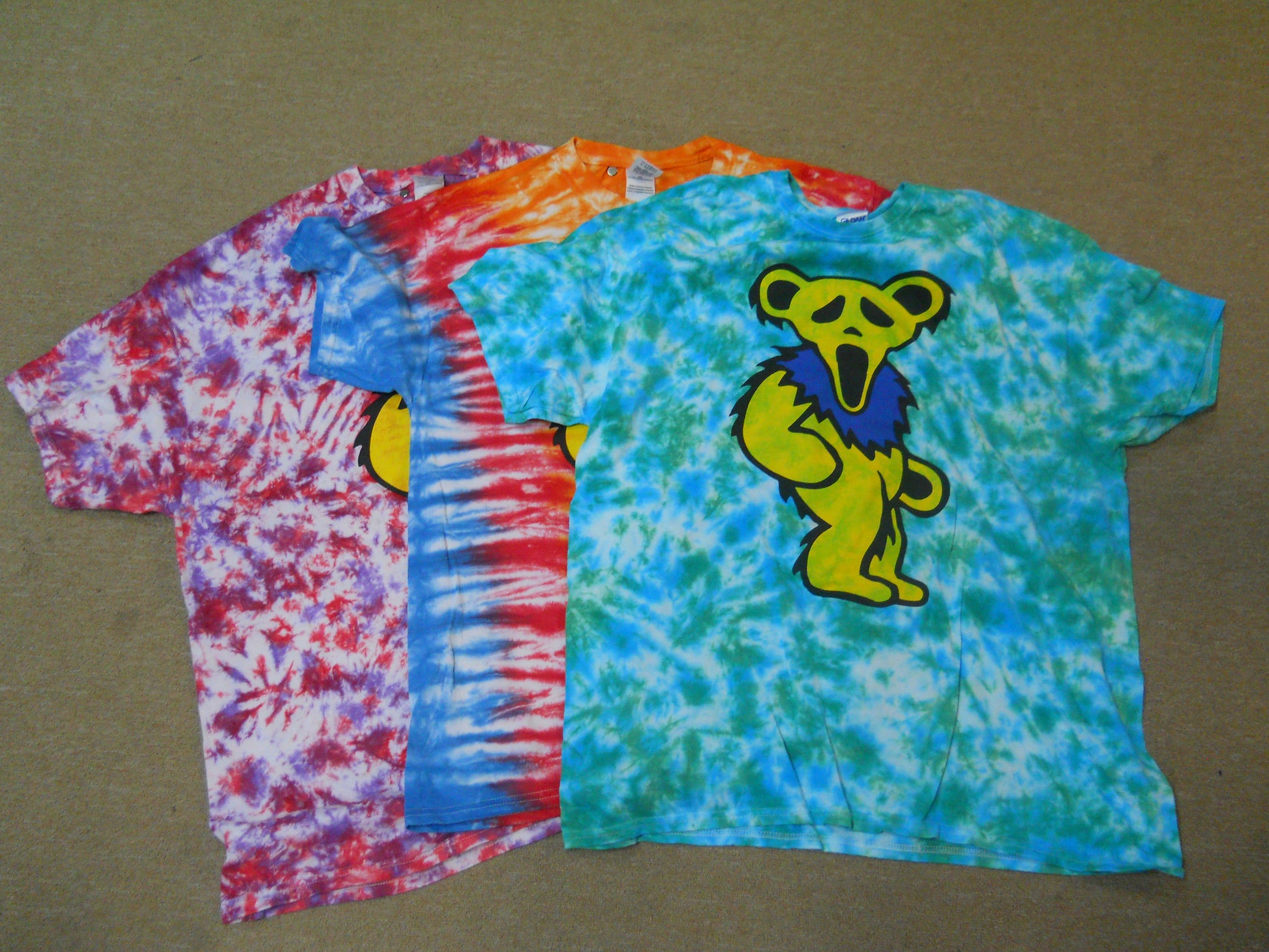 Scream Dancing Bear Tie-dye T-shirt - HalfMoonMusic