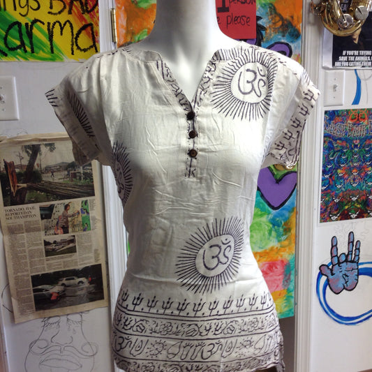 Women's Spread Some Ohm Love Top - HalfMoonMusic