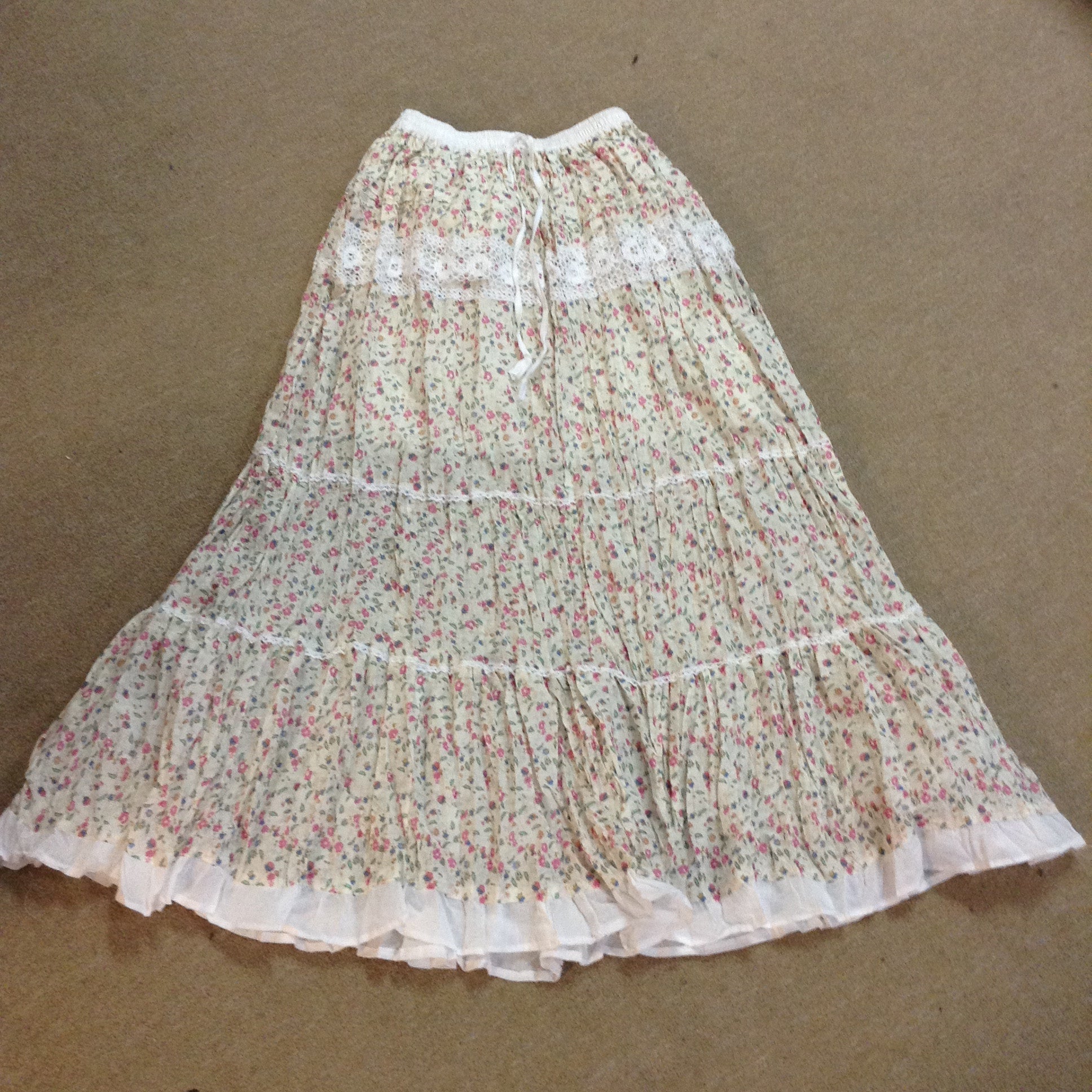 Mod Design Lace Lined Skirt - HalfMoonMusic