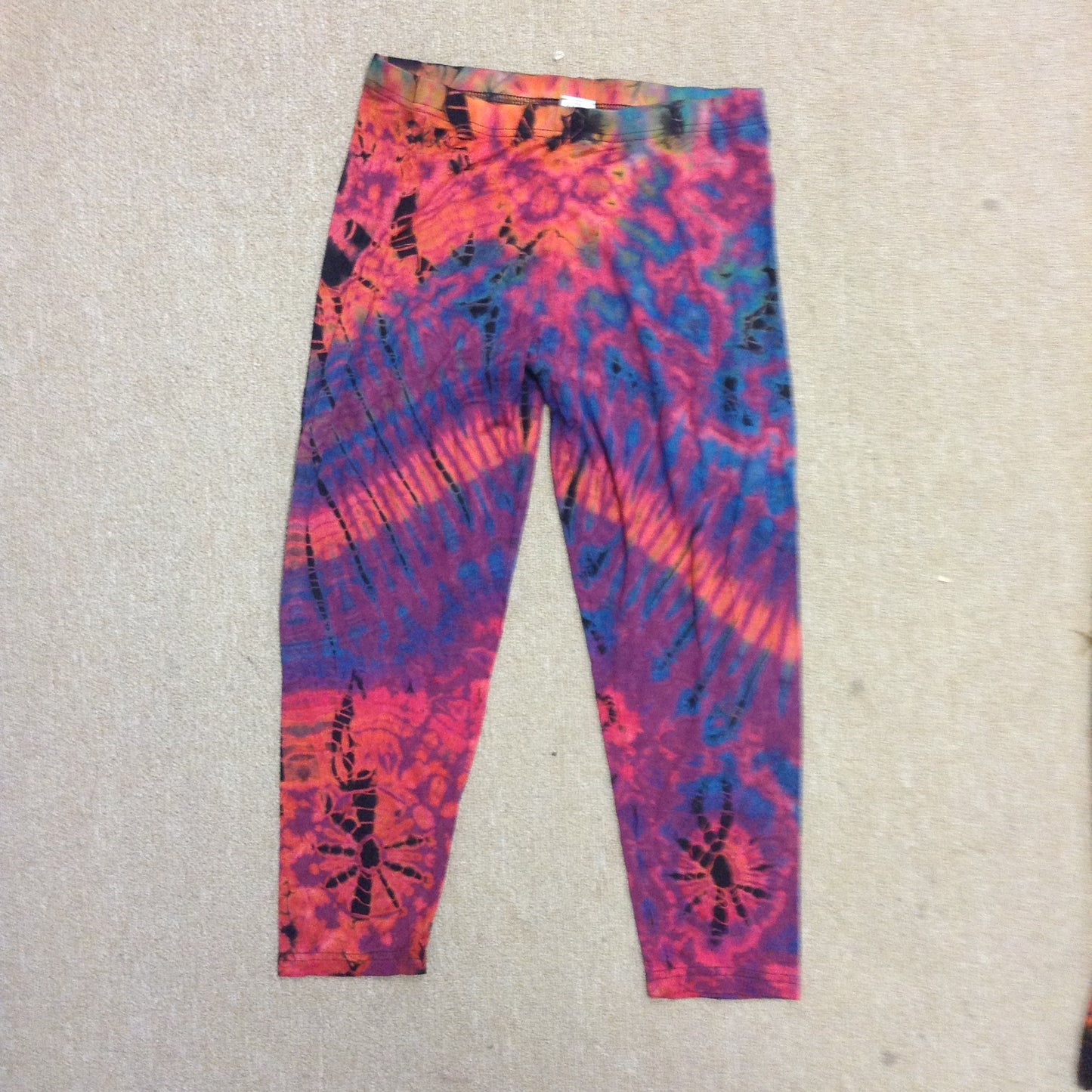 Womens Mudd Mee Tie Dye Capri Leggings - HalfMoonMusic