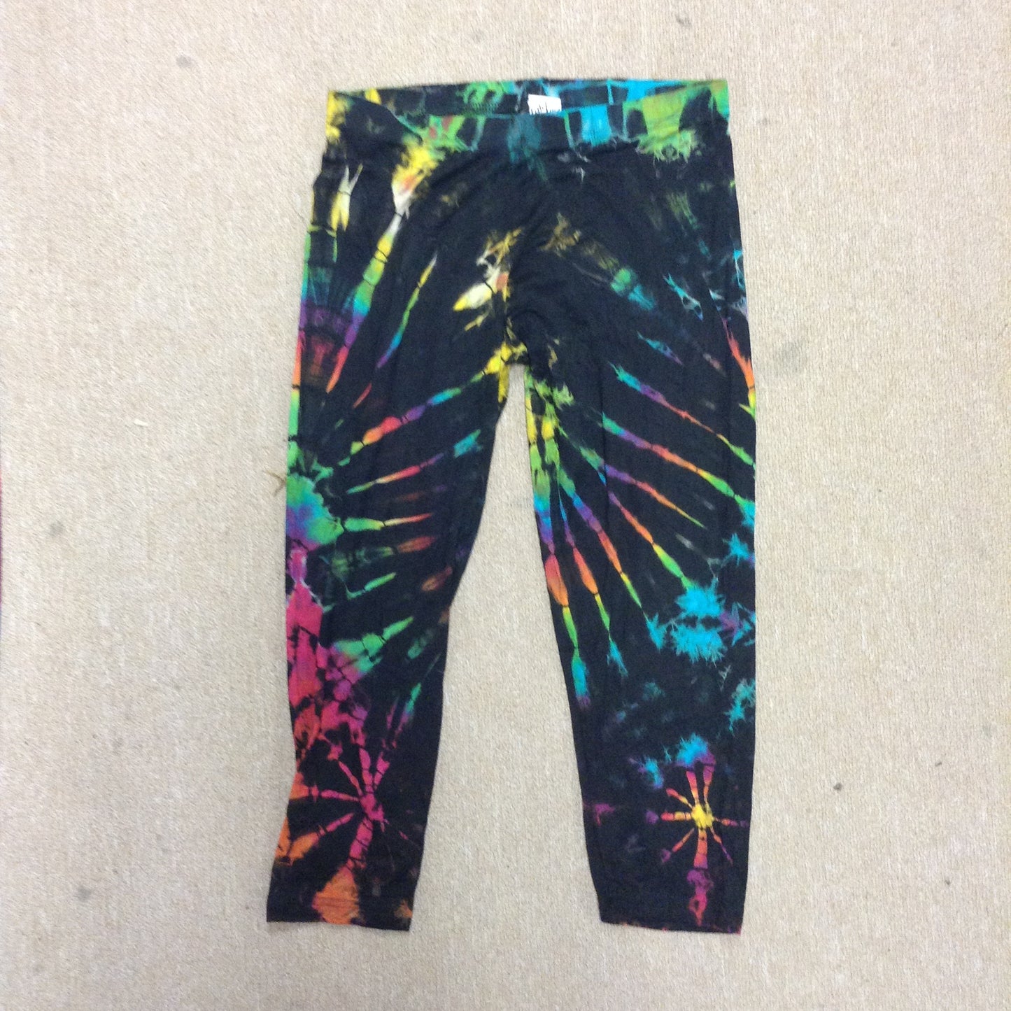 Womens Mudd Mee Tie Dye Capri Leggings - HalfMoonMusic