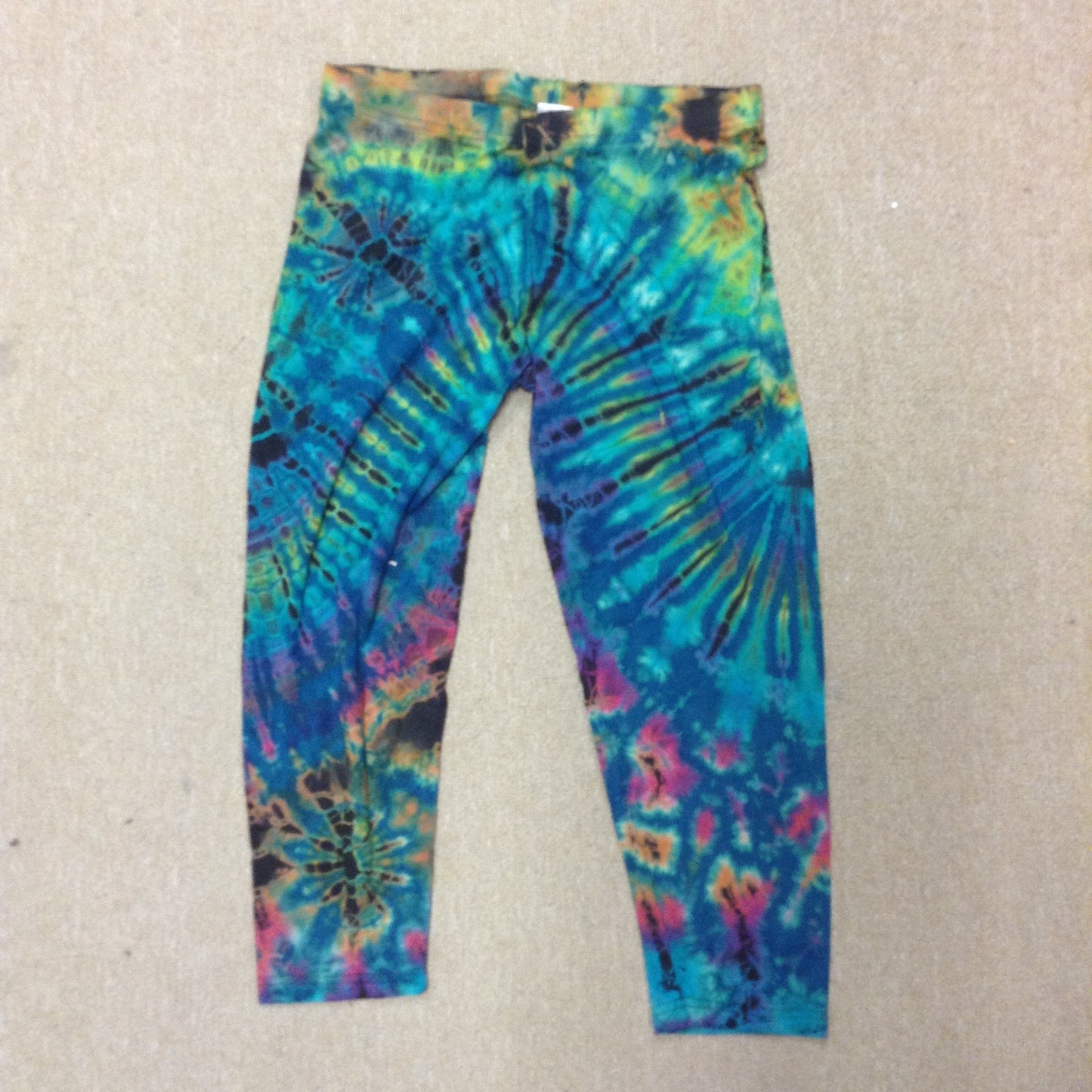 Womens Mudd Mee Tie Dye Capri Leggings - HalfMoonMusic