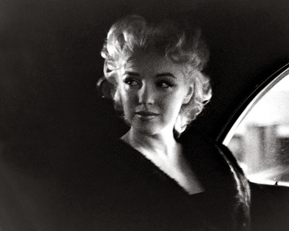 Marilyn Monroe Art Print - HalfMoonMusic