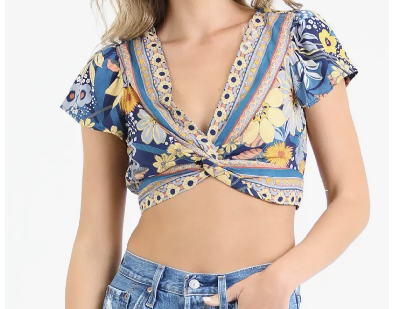 Flutter Sleeve Front Twist Crop Top - HalfMoonMusic